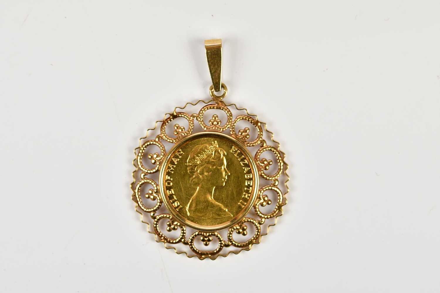 An Elizabeth II Isle of Man half sovereign 1974, in 9ct pendant mount, total weight 5.8g.