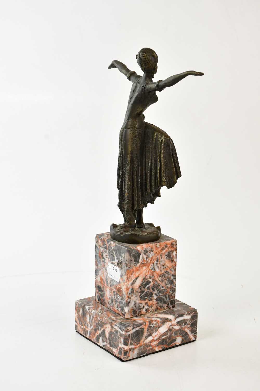 An Art Deco style bronze figure of dancing female, on marble base, height 32cm. - Bild 2 aus 4