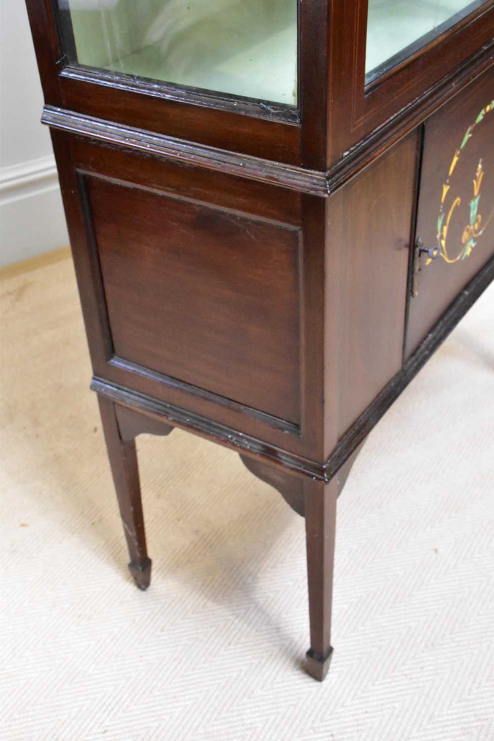 An Edwardian inlaid mahogany display cabinet with painted arched top and with a single glazed - Image 4 of 4