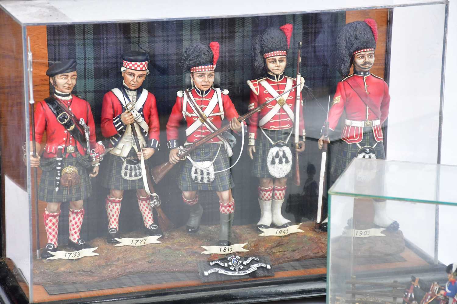 Two military models representing the Royal Highland Regiment 42nd Black Watch, in perspex case, - Image 7 of 7