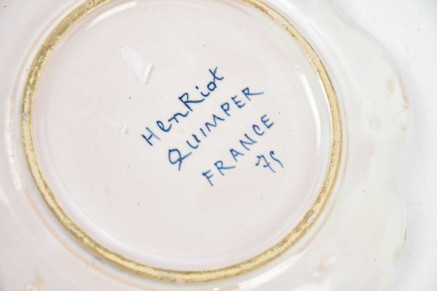 QUIMPER; a small selection of ceramics including a scalloped edge bowl, tea cups, etc. - Image 5 of 6