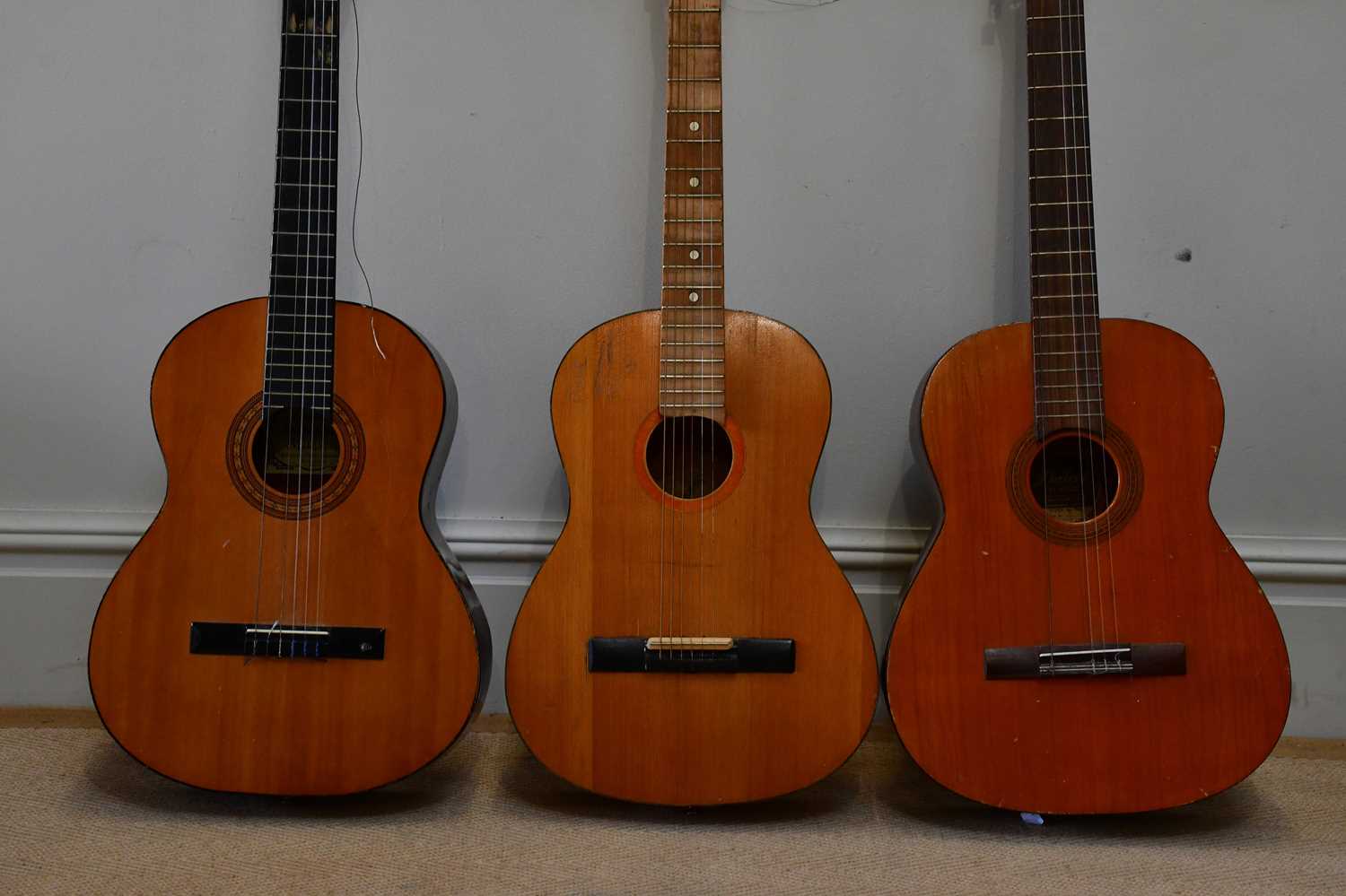 HOHNER; a Leyanda Maestro acoustic guitar, together with a Dulcet Classic guitar and further scratch - Image 3 of 6