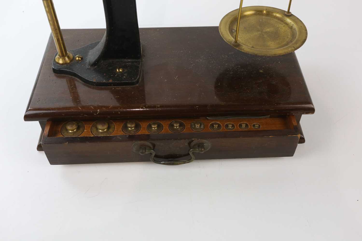 ALEX WRIGHT & CO; a cased measuring set, with ten weights, 64cm. - Bild 2 aus 5