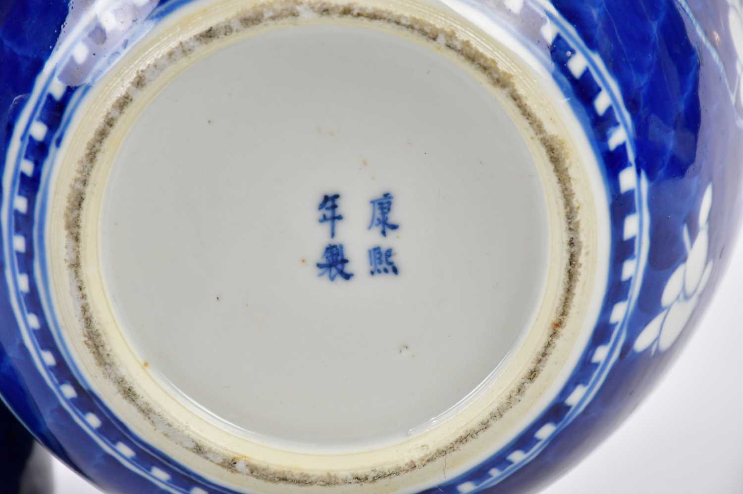 An early 20th century Chinese blue and white porcelain ginger jar and cover decorated with prunus - Image 7 of 7