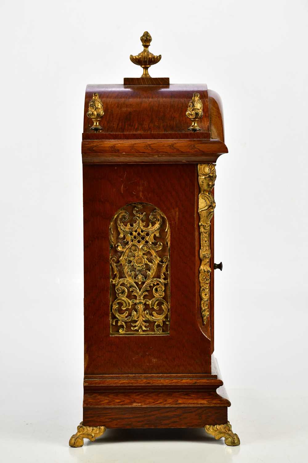 An early 20th century oak mantel clock with applied brass urn finial and four further scrolling - Image 3 of 6