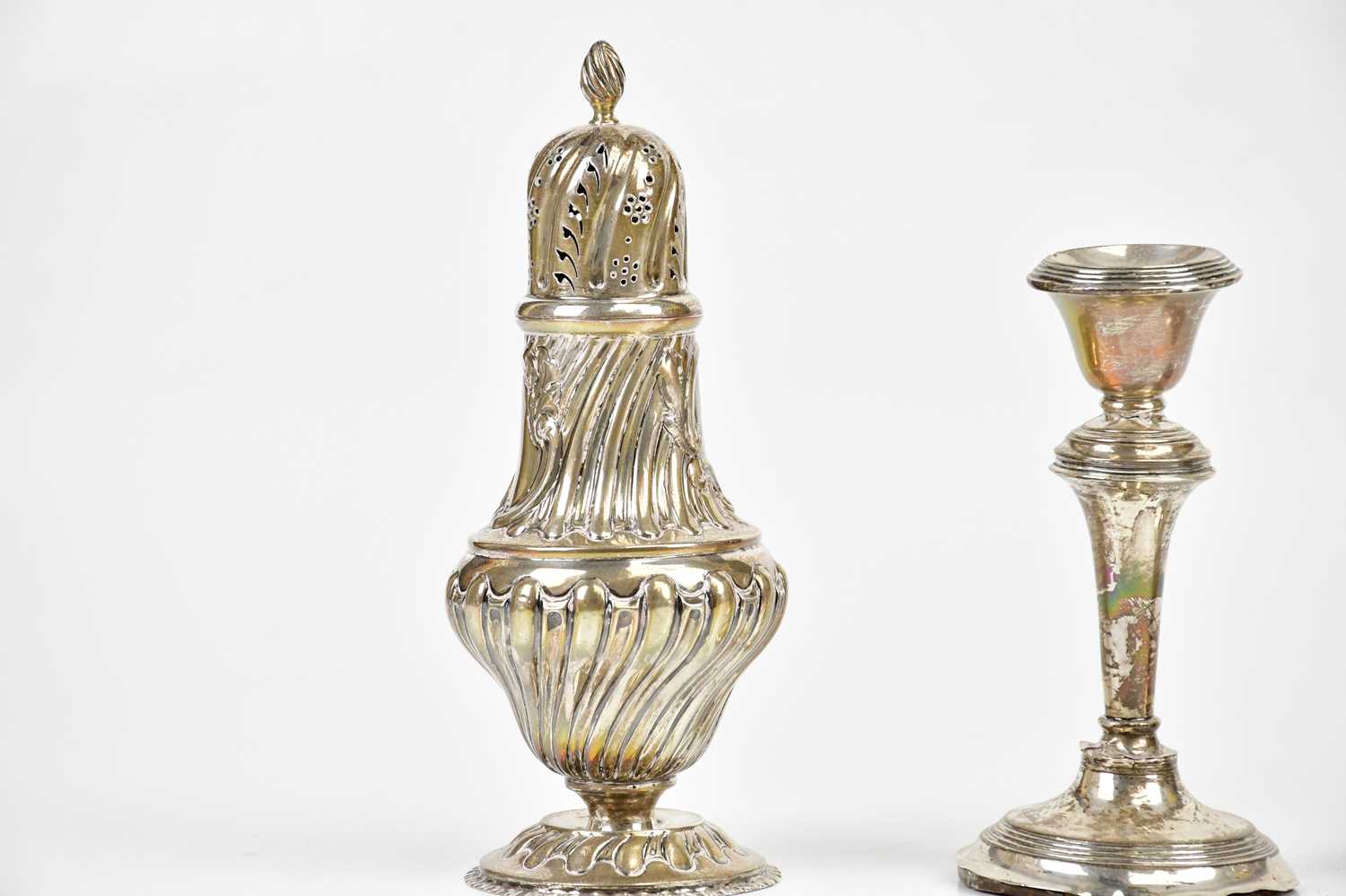 An Edward VII hallmarked silver sugar caster of baluster form, with gadrooned decoration, Birmingham - Image 2 of 4