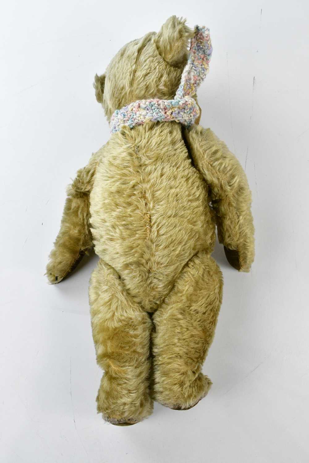 A vintage teddy bear with pointed snout, length 45cm. - Bild 3 aus 3