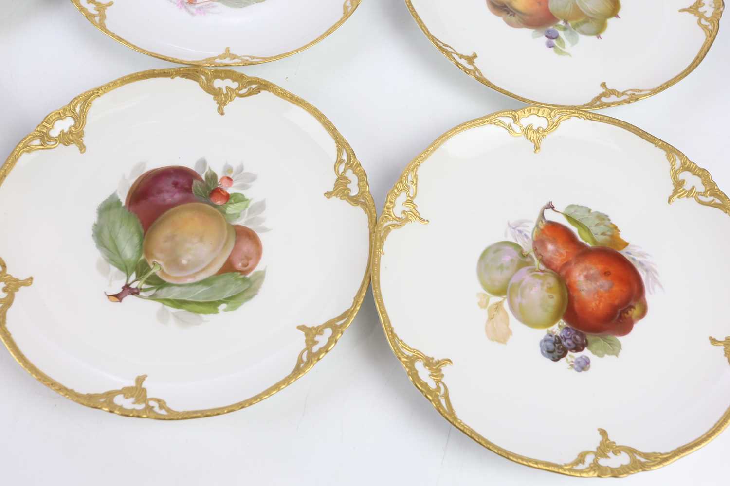 KPM; a collection of twelve hand painted porcelain plates, each decorated with fruit to the - Bild 3 aus 5
