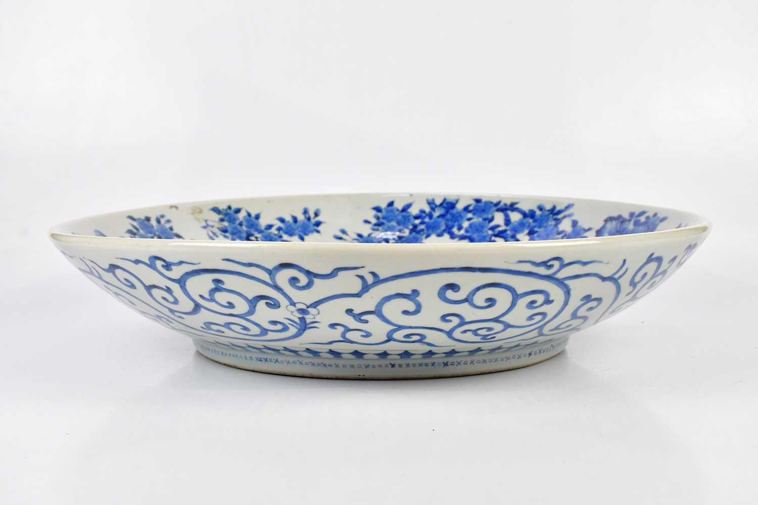 A large modern Japanese blue and white charger, with six character to the underside, diameter 55cm. - Bild 3 aus 5