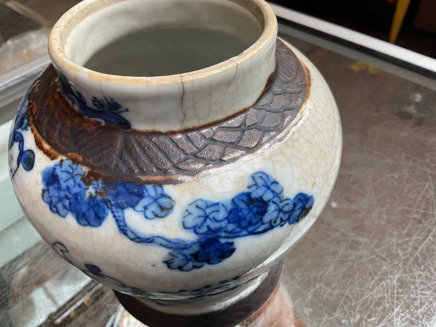 A pair of Chinese blue and white crackle glazed ginger jars and covers, with four character Kangxi - Image 13 of 13