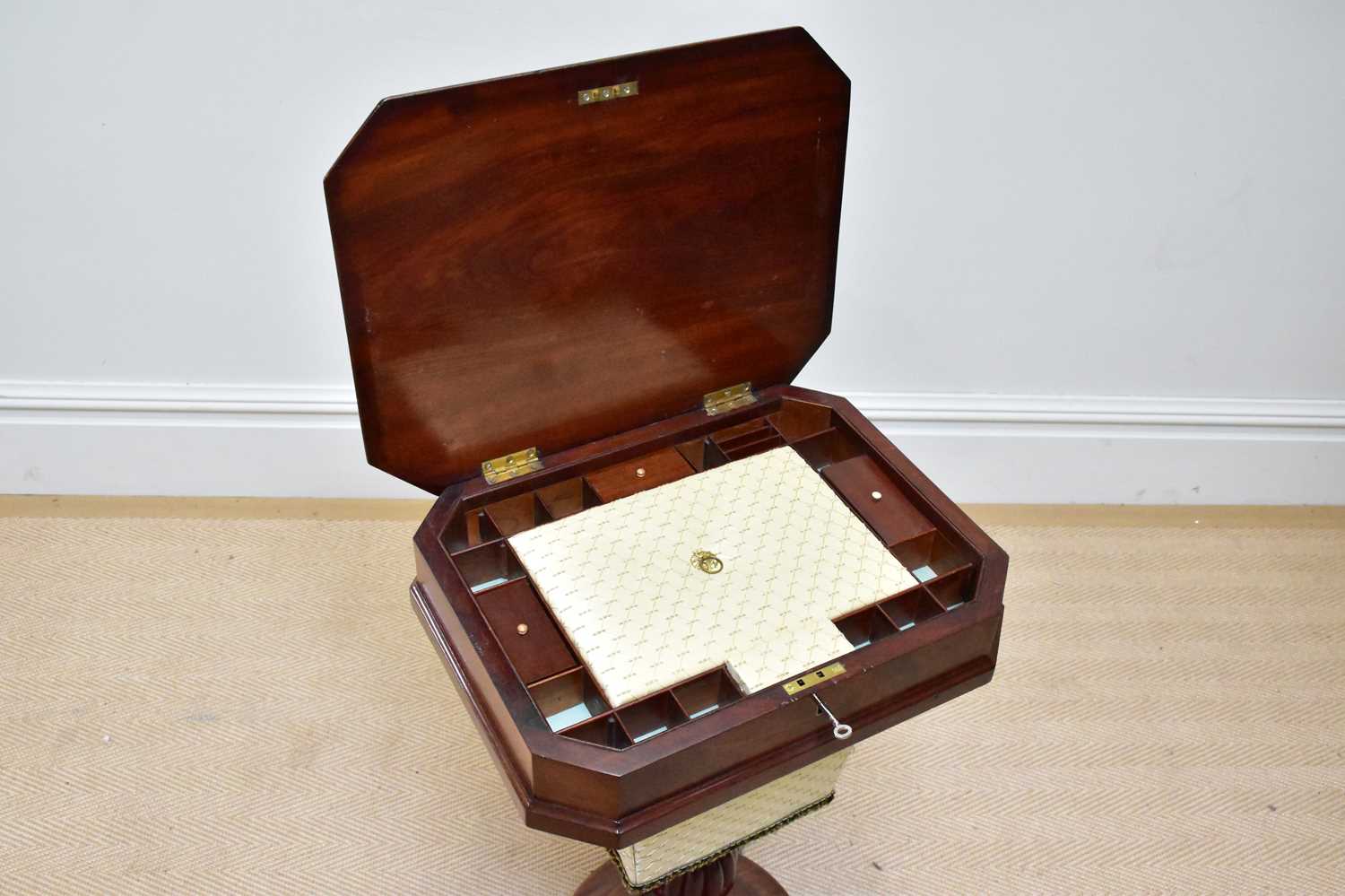 A William IV mahogany sewing table of shaped rectangular form, with undertier basket, on fluted - Bild 2 aus 4