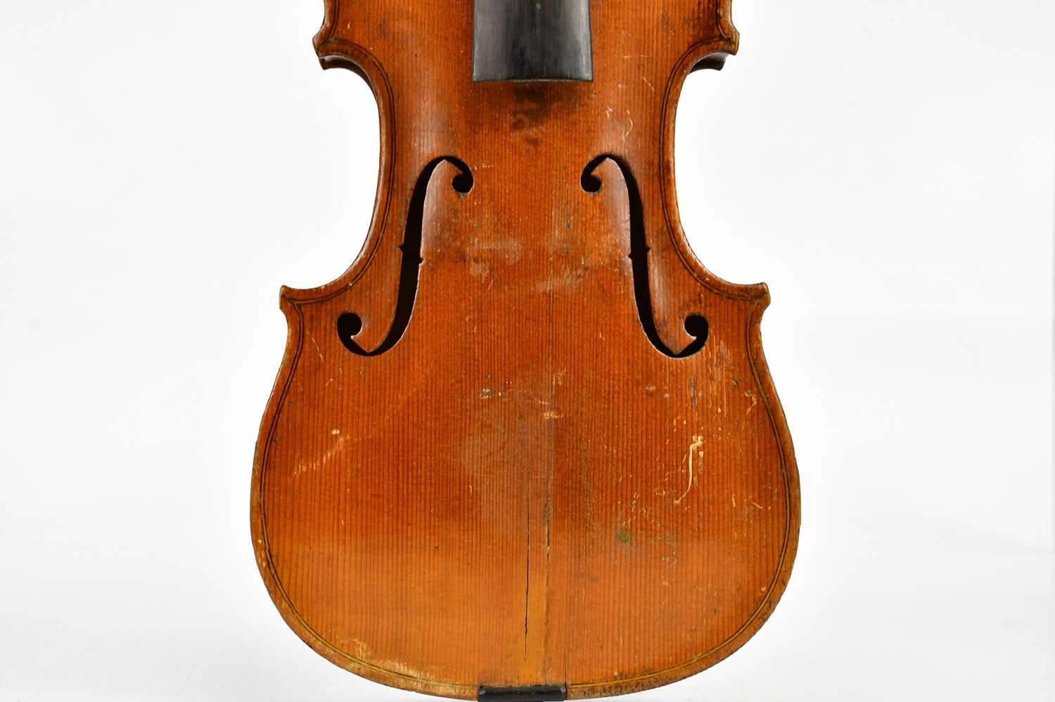 A full size German violin with one-piece back length 35.5cm, unlabelled, cased. Condition Report: - Bild 2 aus 6