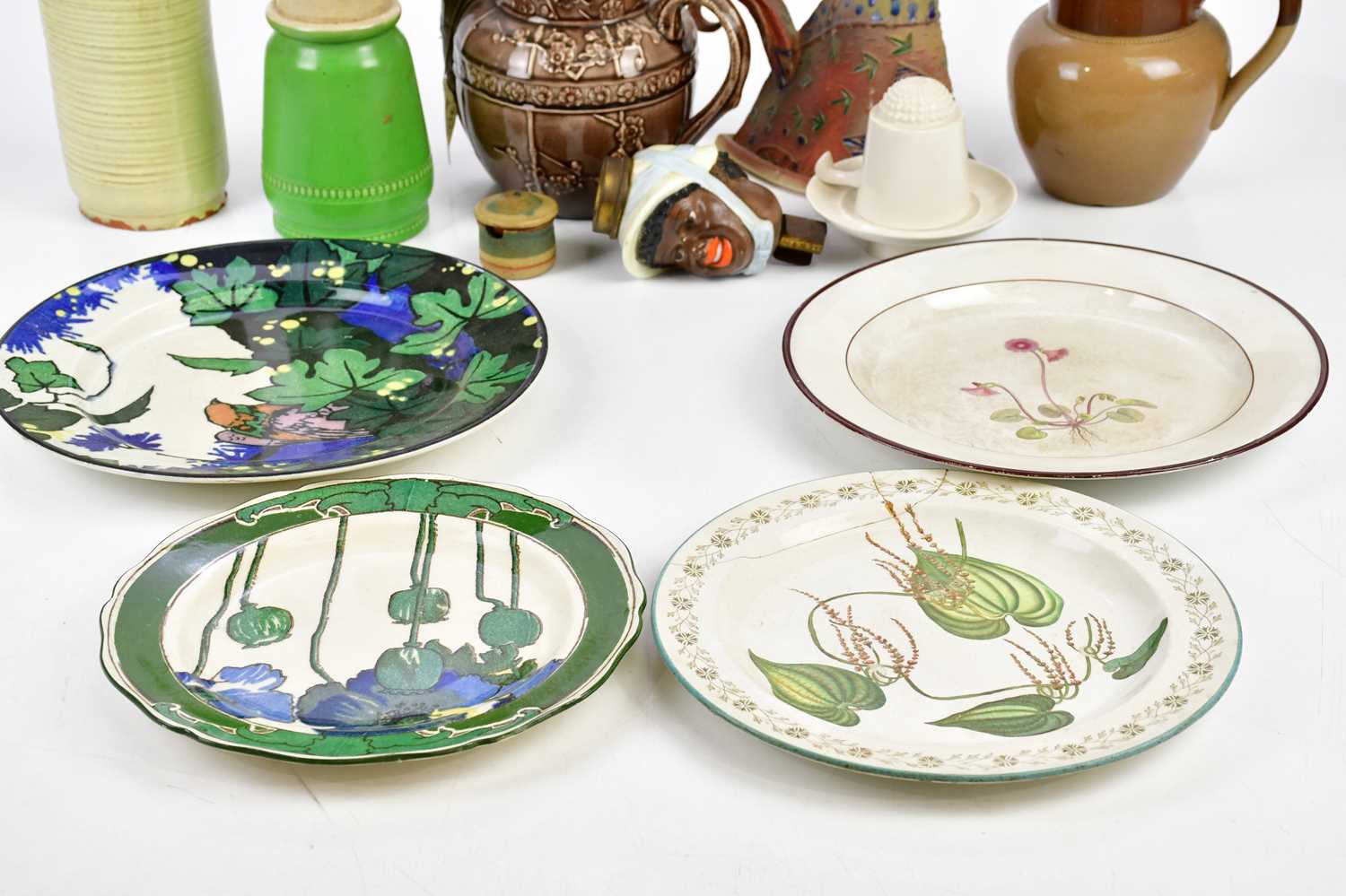 A collection of 19th century and later ceramics, to include two botanical plates, largest diameter - Bild 4 aus 4