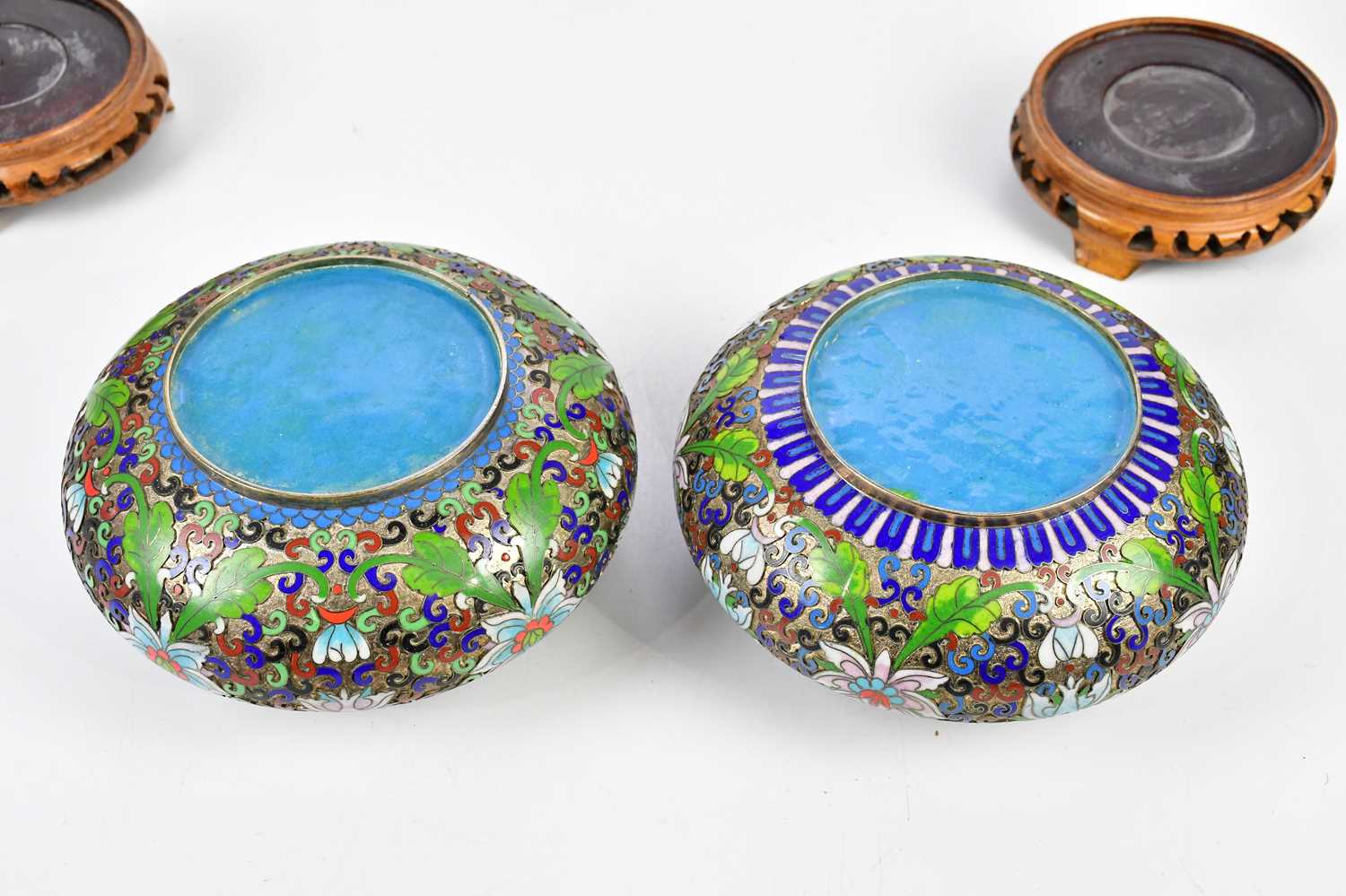 A pair of late 20th century Chinese cloisonné vases and covers, decorated throughout with flowers - Image 5 of 8