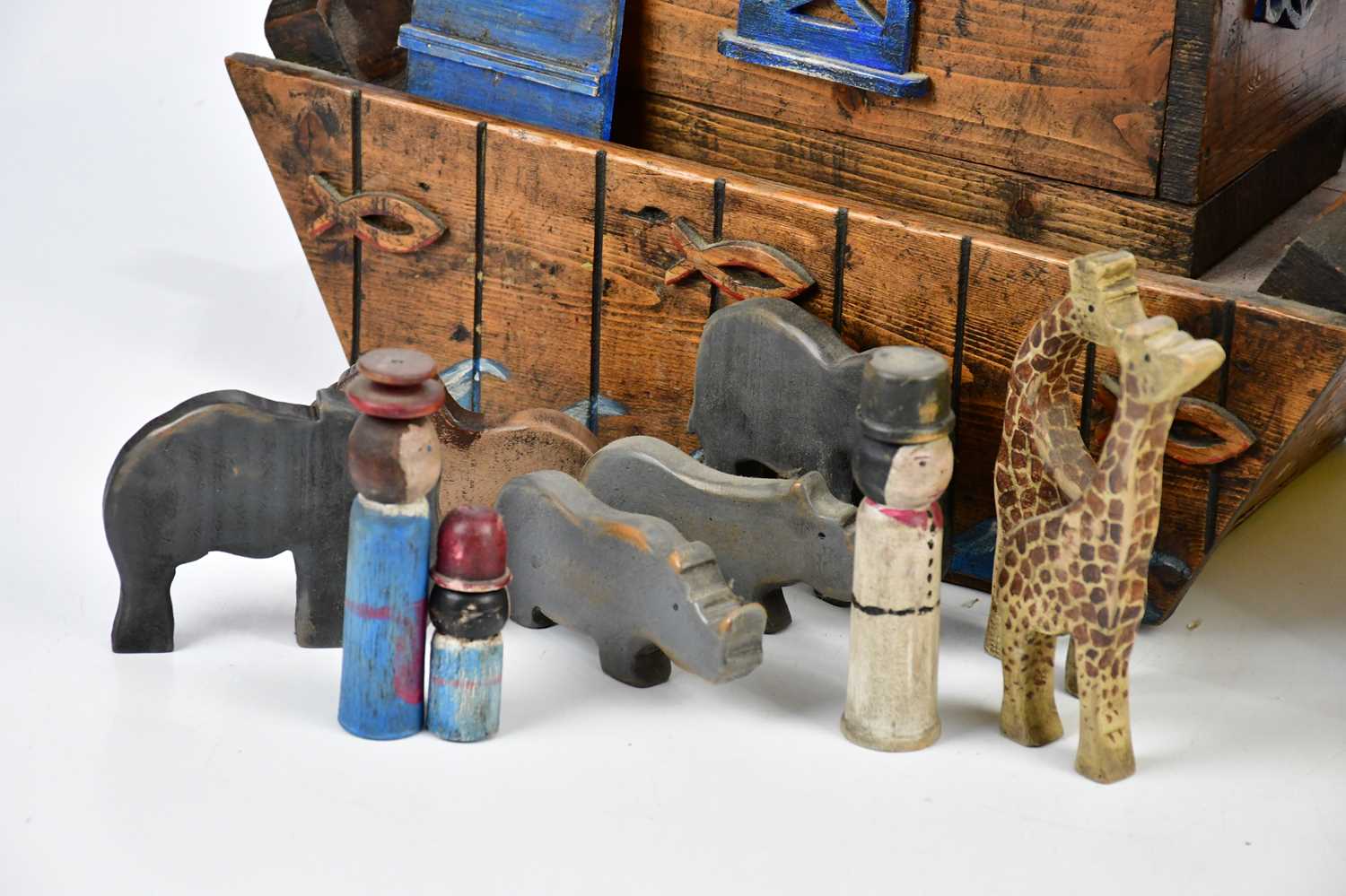 A vintage pine Noah's Ark and animals, and three Pelham puppets (4). - Image 2 of 3