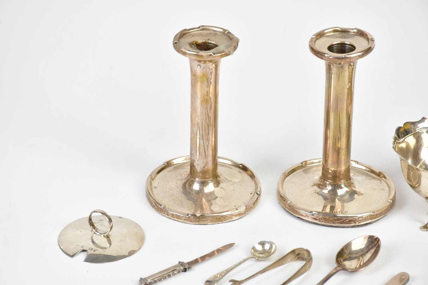 A pair of George V hallmarked silver candlesticks, Birmingham 1912, height 14cm (weighted), a - Image 4 of 4