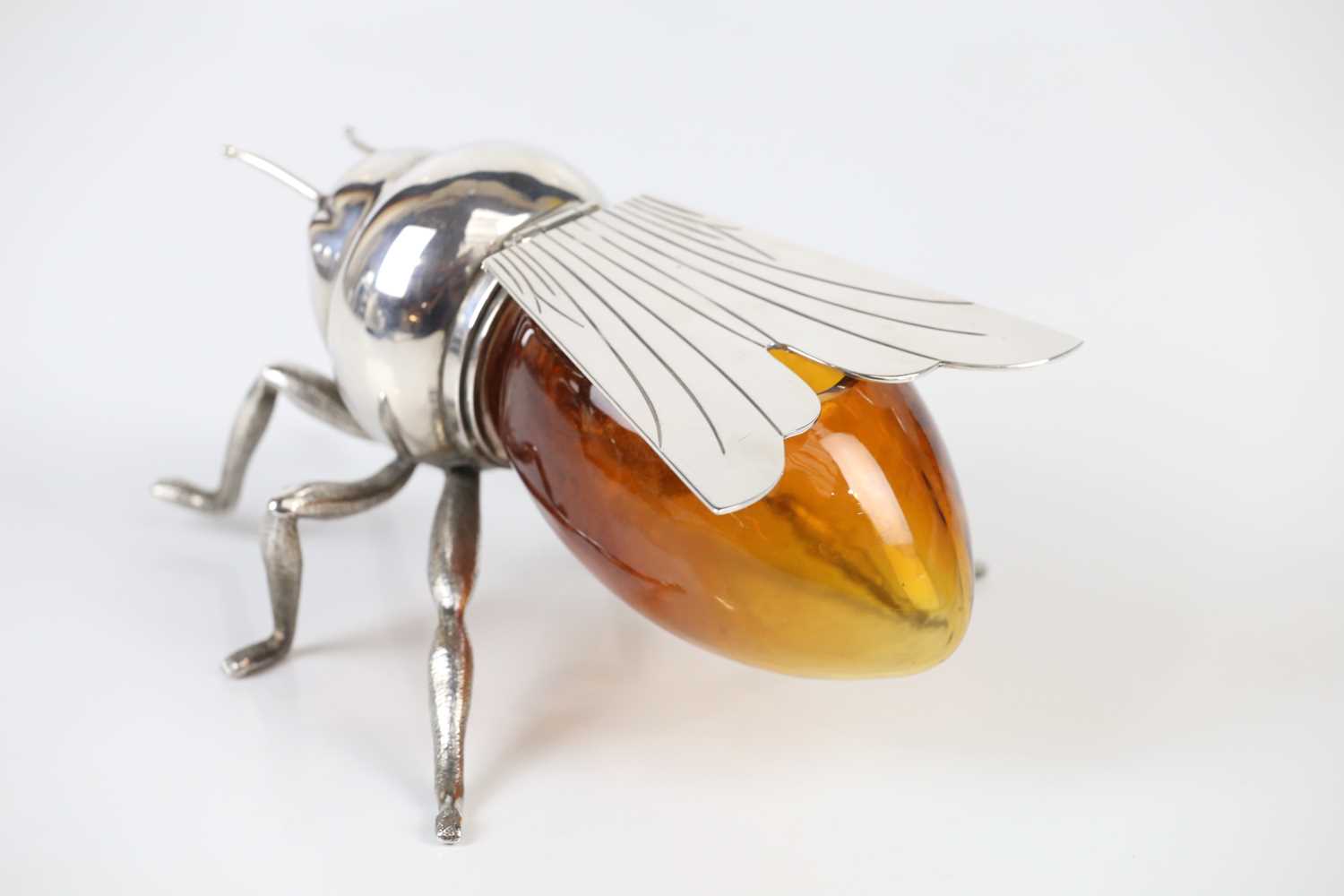 MAPPIN & WEBB; a silver plated bee honey pot with amber glass body, height 8.5cm. - Image 3 of 8