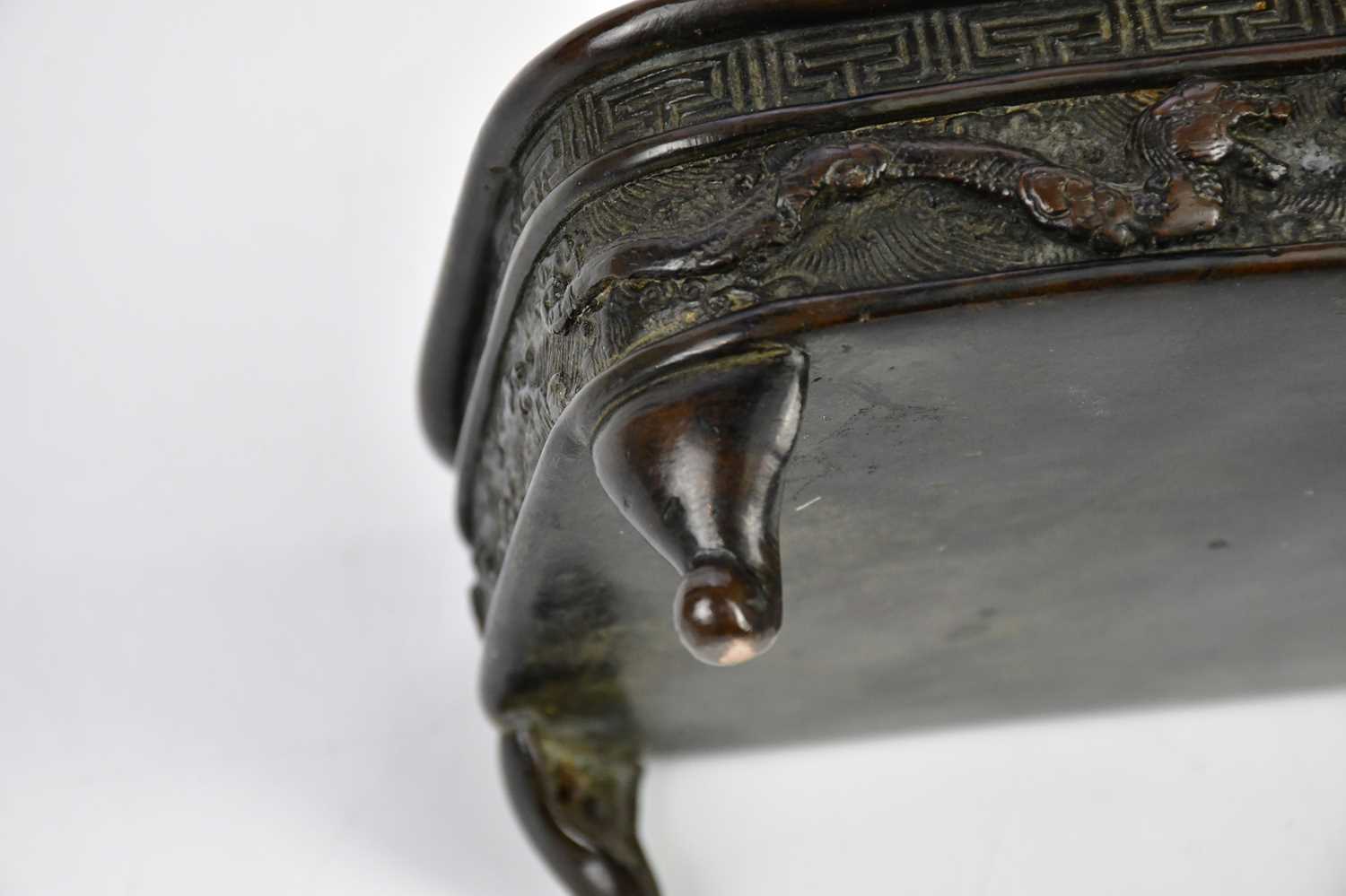 A late 19th century Japanese bronze bowl, with cast decoration of mythical beasts and Greek key - Image 7 of 7