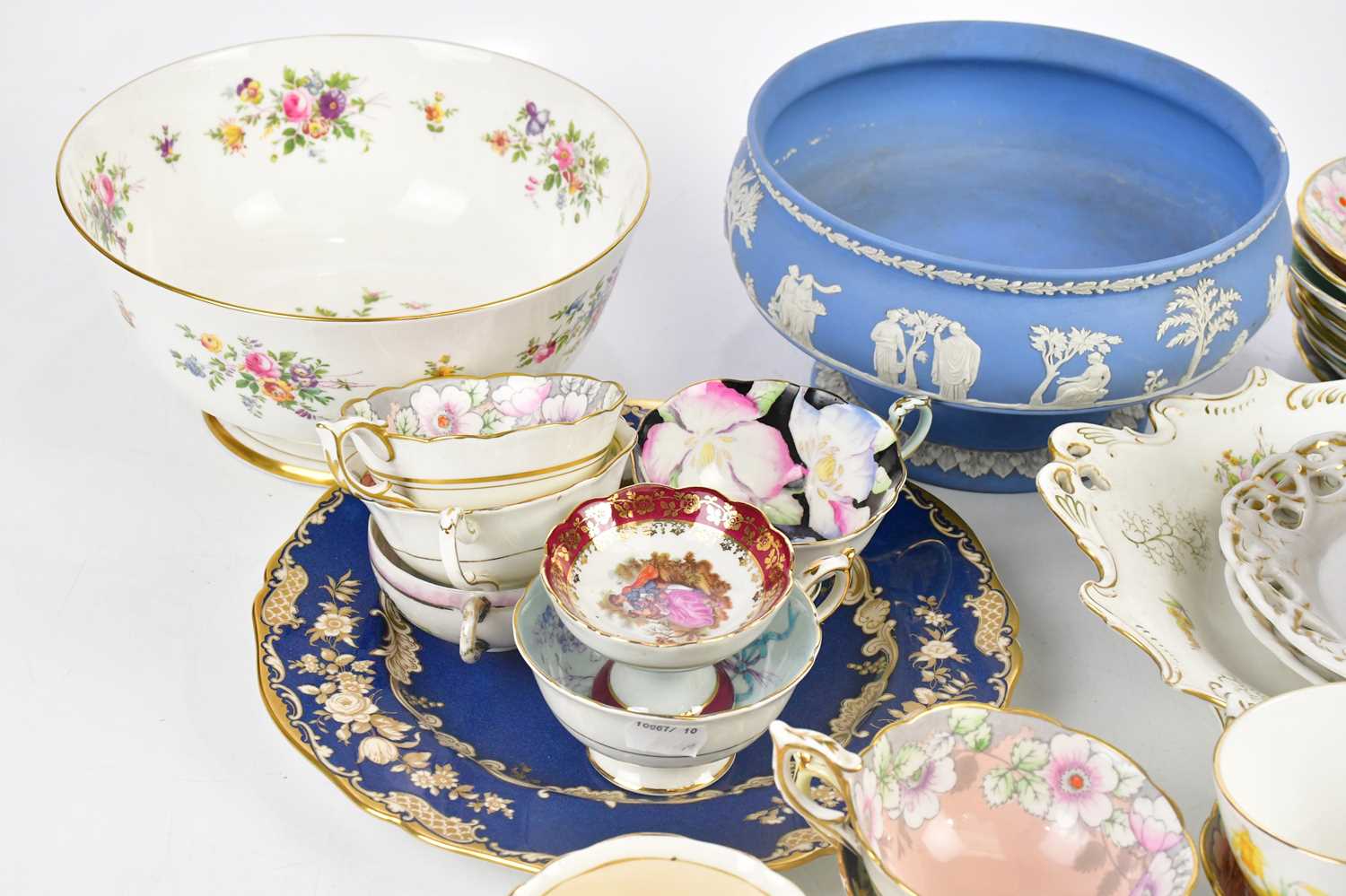 WEDGWOOD; a blue jasperware footed bowl, a Minton 'Marlow' pattern bowl, decorative ceramics - Image 2 of 3