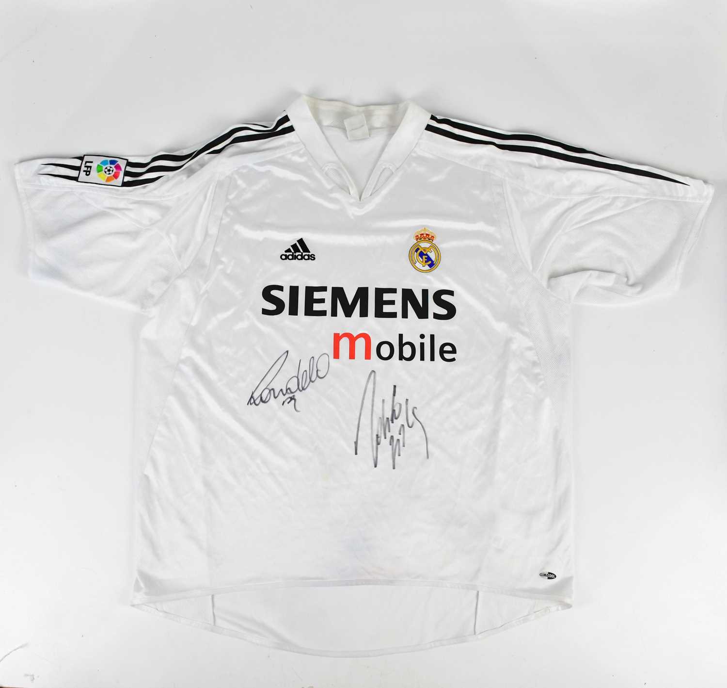 REAL MADRID; a signed 2004 football shirt, signed to the front by Ronaldo Nazario and Roberto