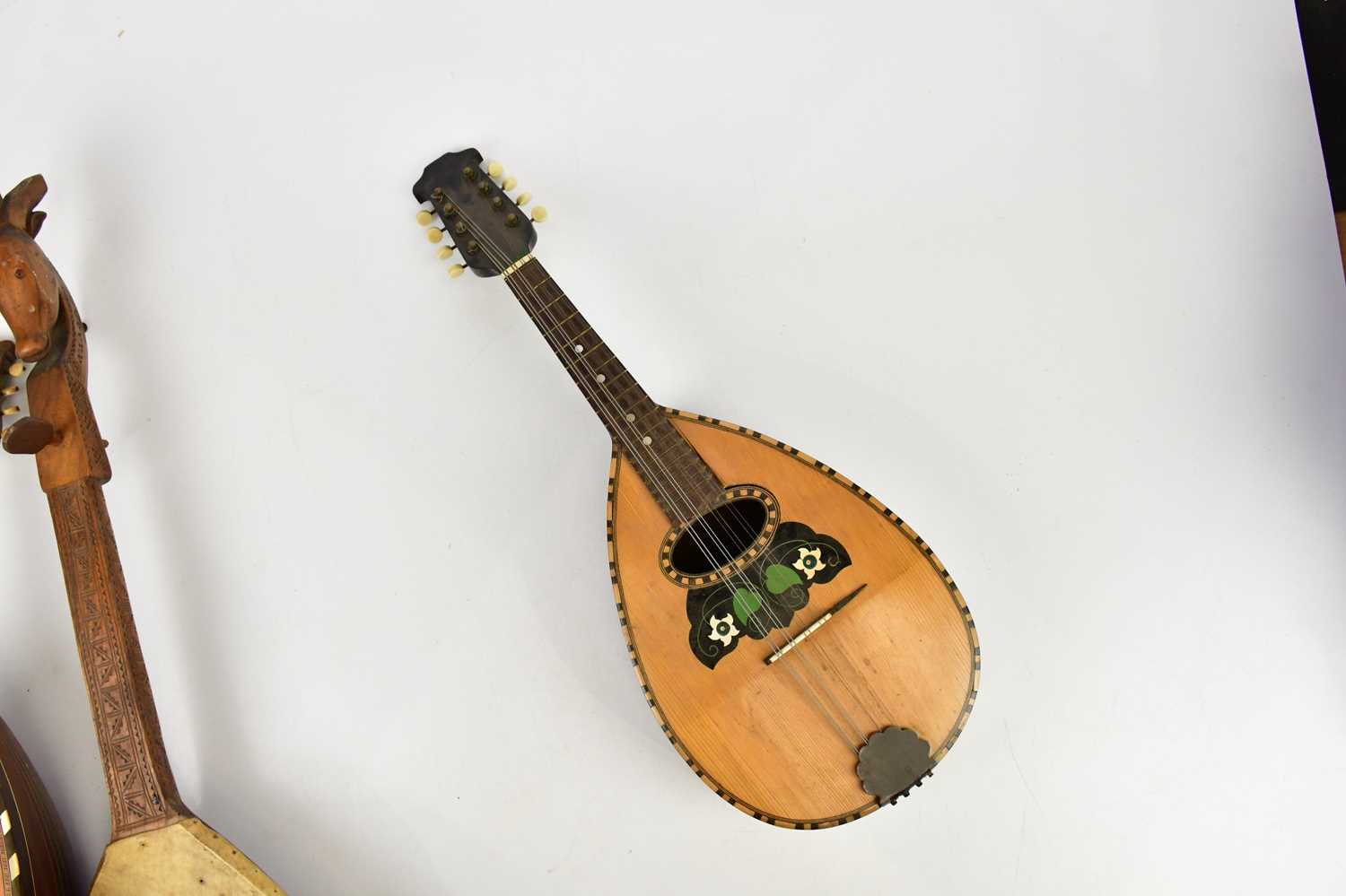 LUIGI POPPI, PALERMO; a bowl back mandolin, a flat back mandolin and an ethnic instrument (3). - Bild 2 aus 6