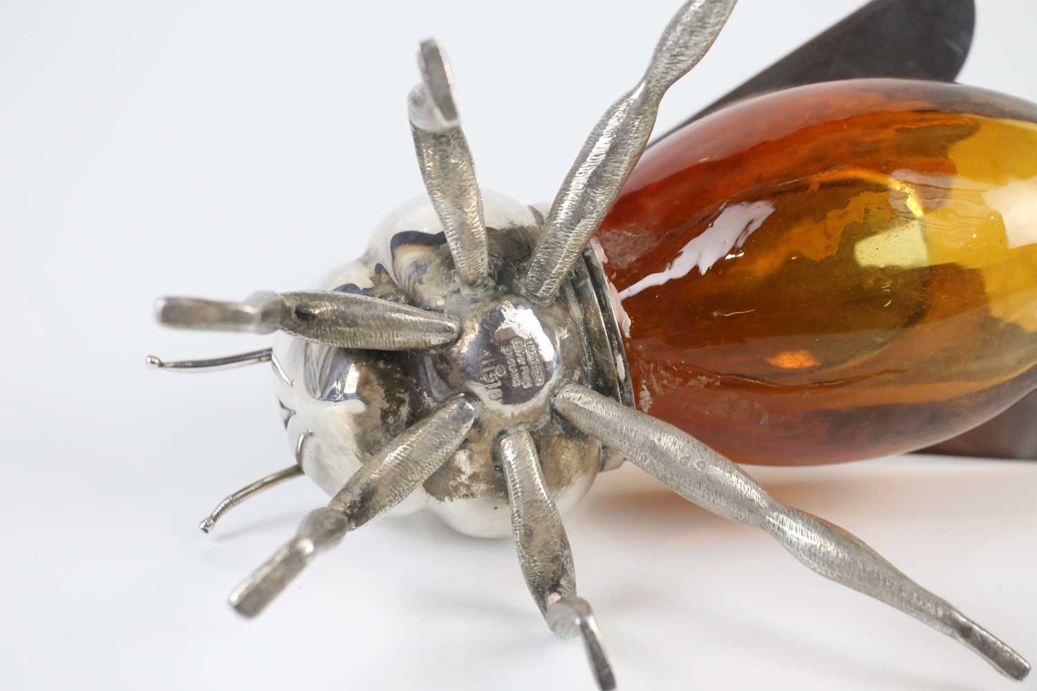 MAPPIN & WEBB; a silver plated bee honey pot with amber glass body, height 8.5cm. - Image 8 of 8