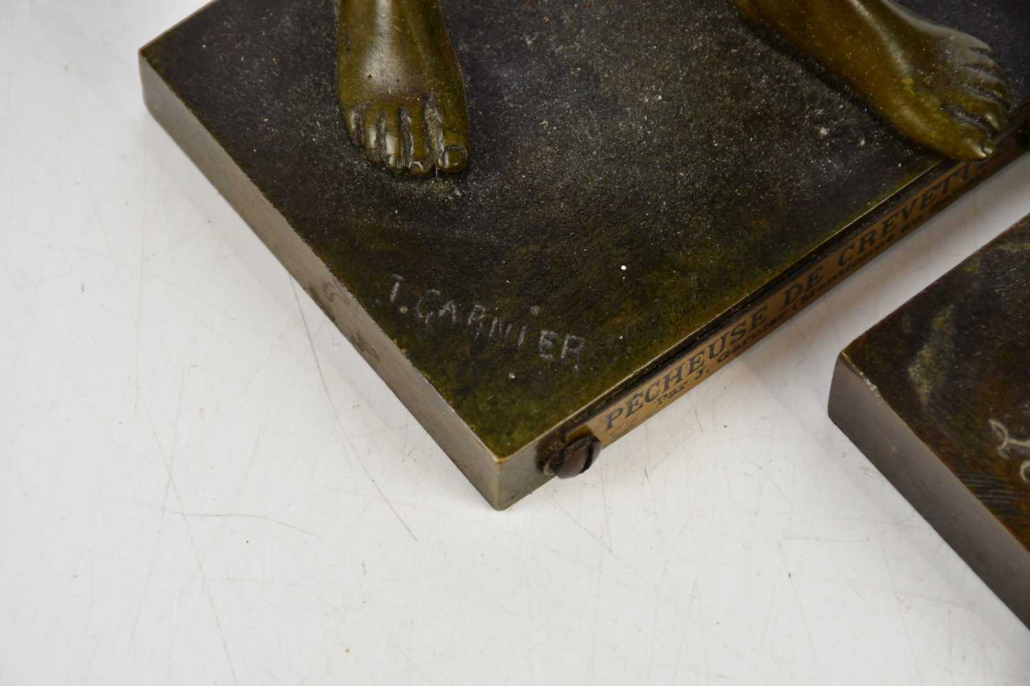 J GARNIER; a bronze figure, 'Pecheuse de Crevettes', height 32cm, and a further bronze figure - Bild 4 aus 5