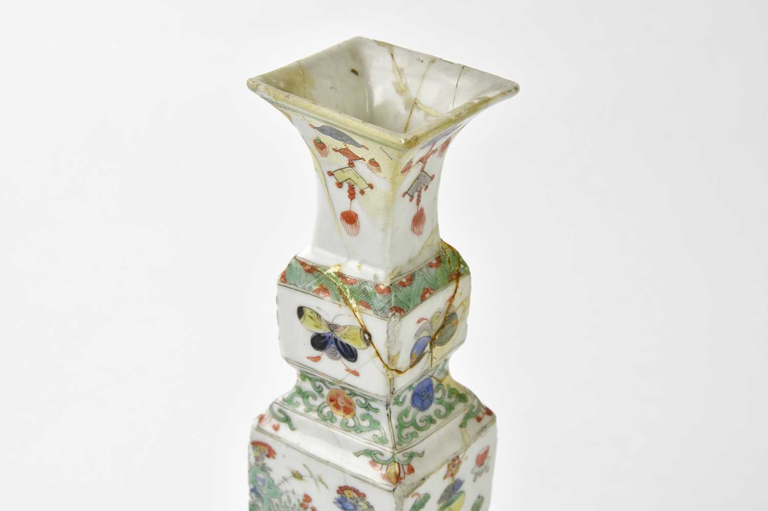 A pair of 18th century Chinese Famille Verte Wucai porcelain vases, of square form, each painted - Image 8 of 17