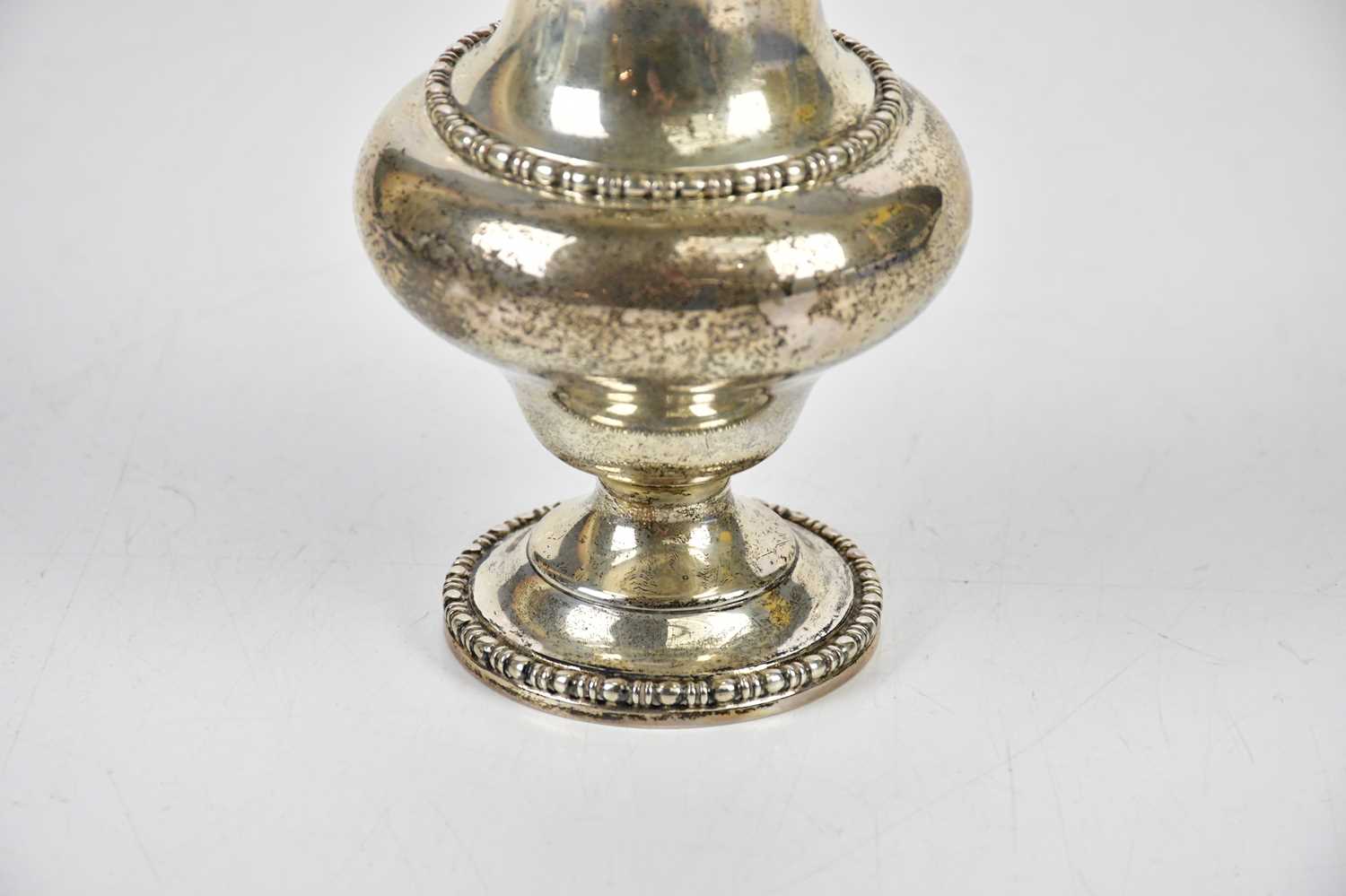 A George V hallmarked silver sugar caster with cast beaded rims, Sheffield 1912, approx 7ozt/218g. - Image 4 of 4