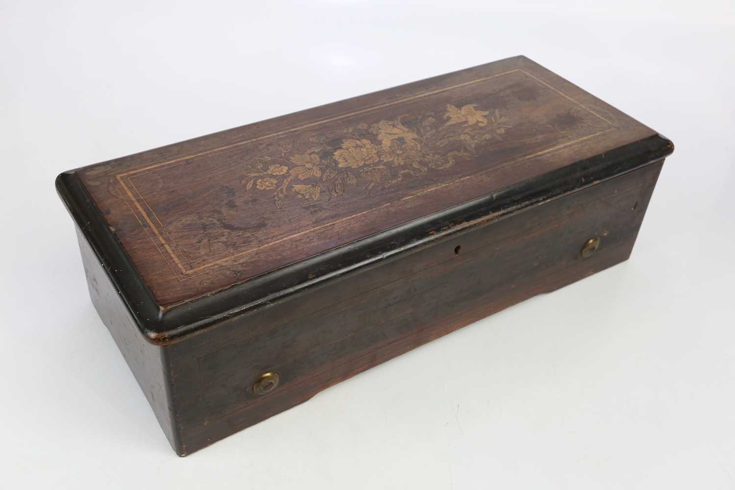 A 19th century rosewood cased single cylinder music box with inlaid decoration to the lid, width - Bild 5 aus 6