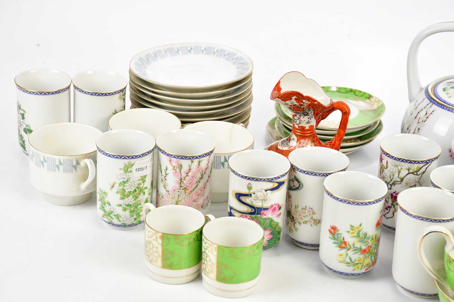 A decorative Chinese part tea service, a Japanese Kutani jug, modern Japanese beakers, etc. - Image 3 of 3