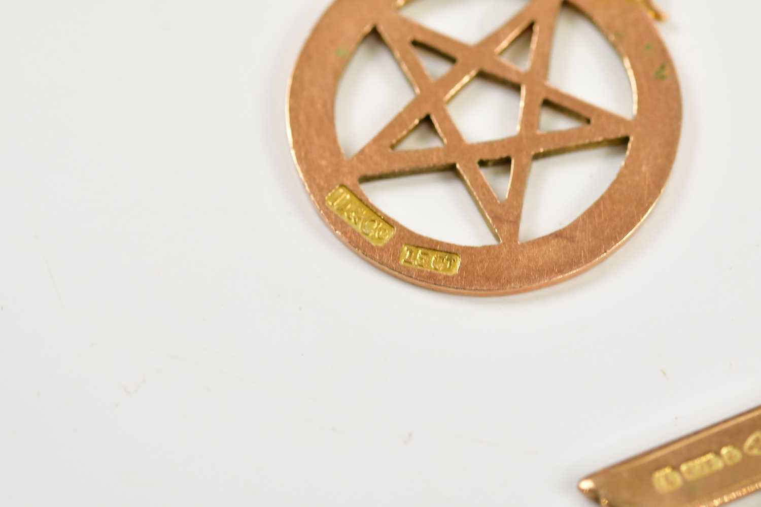 A 15ct yellow gold Masonic fob, approx 4.2g, and a 9ct yellow gold Masonic fob, approx 3.7g (2). - Image 4 of 5