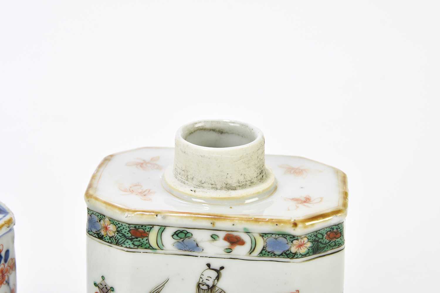 A circa 1800 Chinese Famille Verte tea caddy decorated with figures, height 10cm, and a circa 1800 - Image 3 of 4