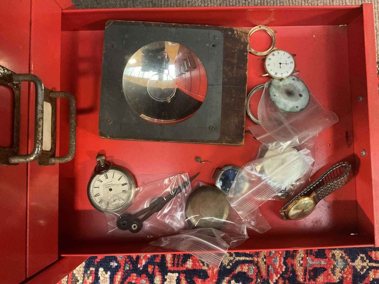 A miscellany of modern wristwatches, lenses and other component parts, in one box and two metal - Bild 9 aus 18