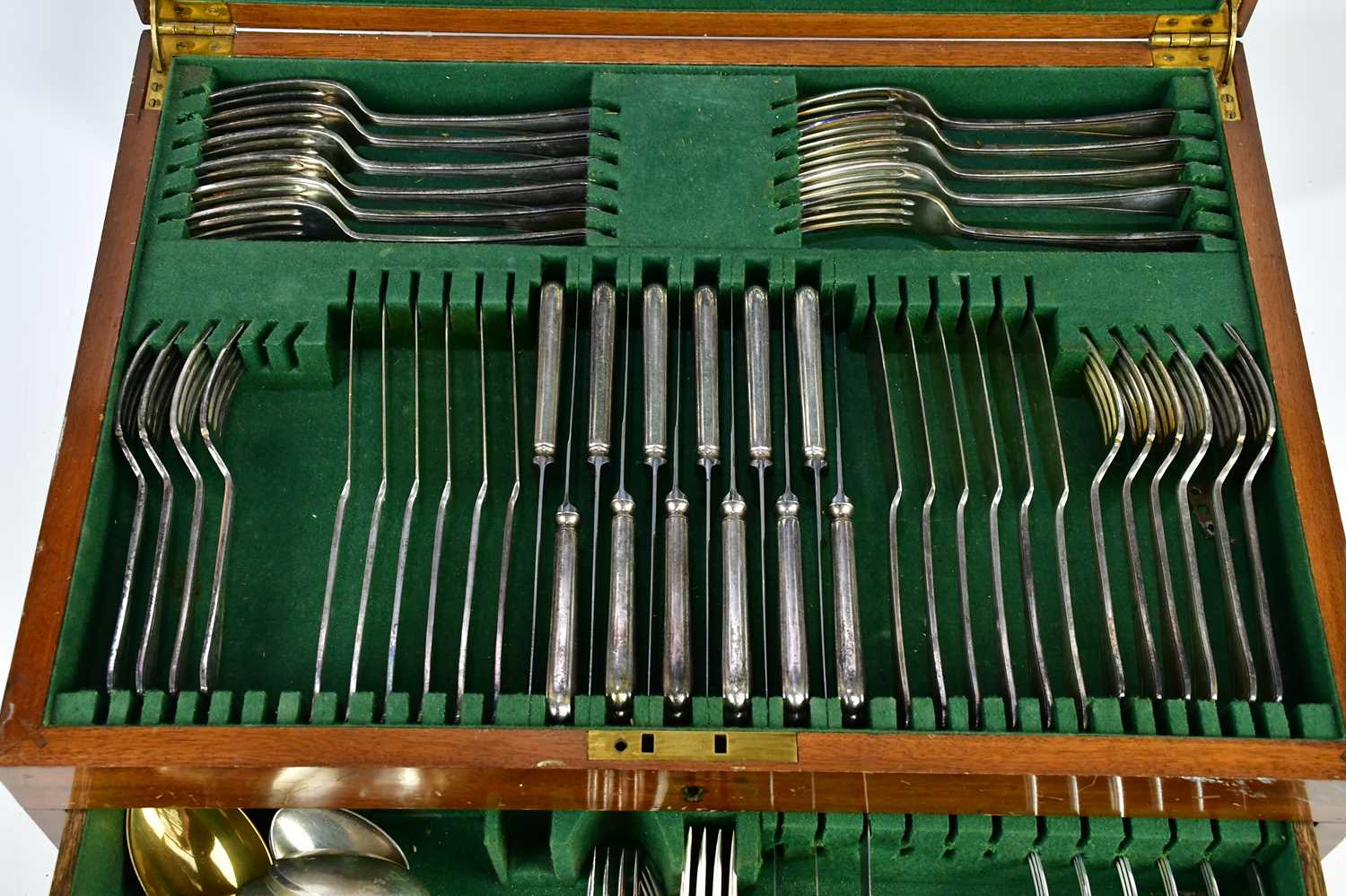 An early 20th century part canteen of plated cutlery. - Bild 4 aus 4