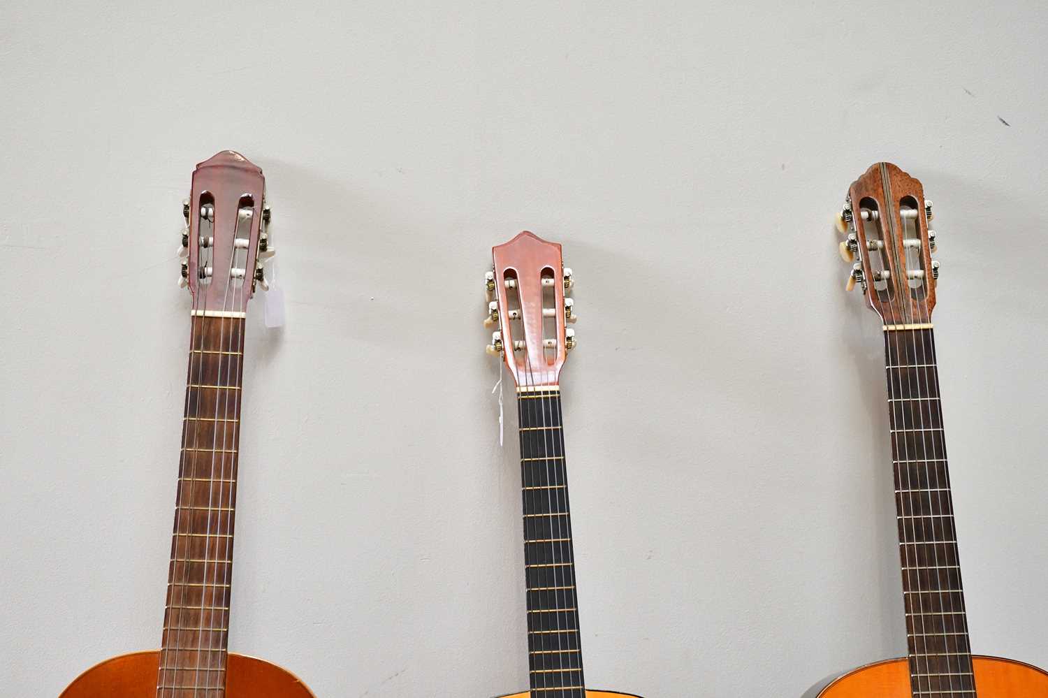 Three acoustic guitars comprising Raimundo, cased, Herald model no. HL34 and Nanyo (3). - Bild 2 aus 6