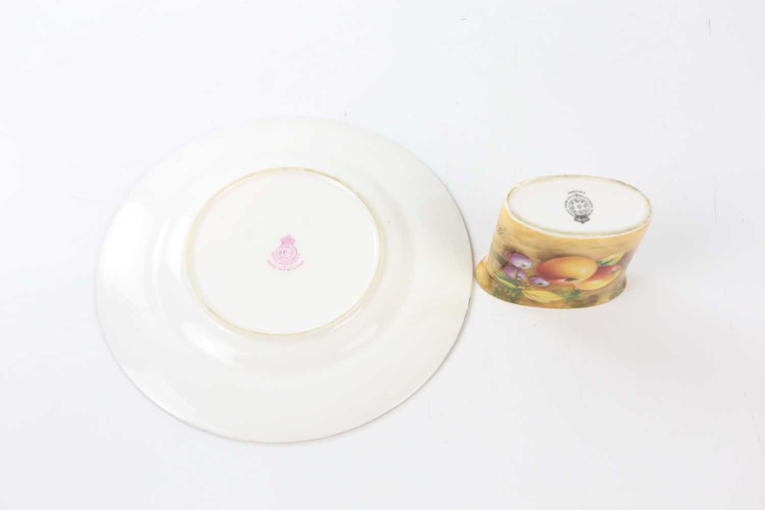 E TOWNSEND FOR ROYAL WORCESTER; a hand painted plate decorated with fruits, together with a - Image 4 of 7