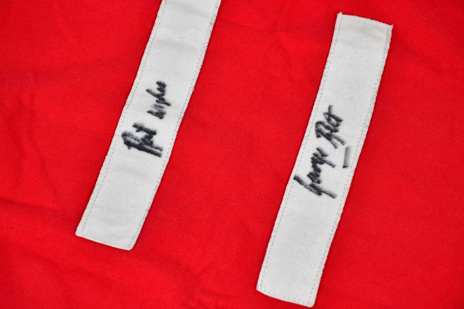 GEORGE BEST; a Manchester United 1960s retro style signed football shirt, signed to the reverse. - Image 3 of 3