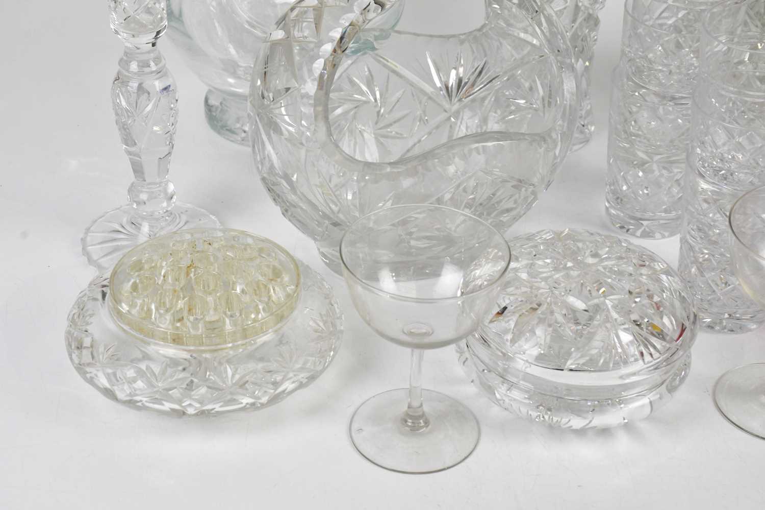 A collection of cut glass, together with a pair of carnival glass vases, etc. - Bild 2 aus 4