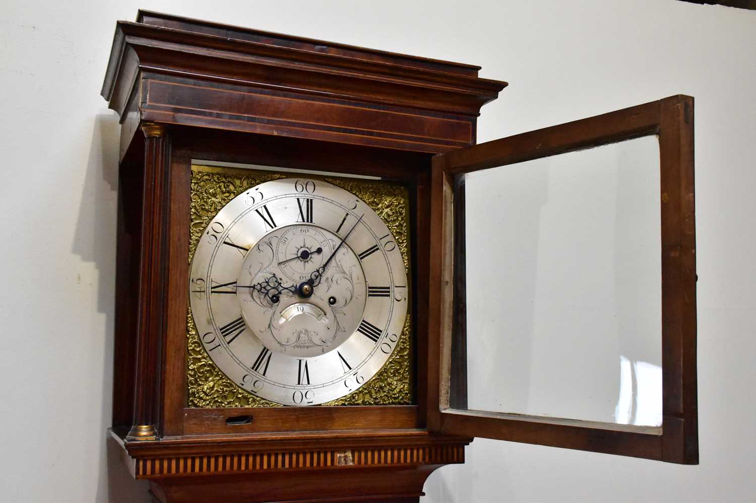 A late George III inlaid oak eight day longcase clock, with Roman numeral chapter ring, subsidiary - Bild 2 aus 6