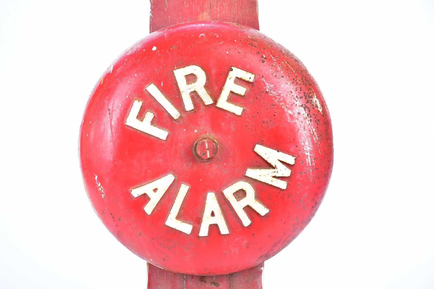 A vintage cast iron fire alarm bell, on wooden backplate, diameter of bell 30cm (no internal - Bild 4 aus 6