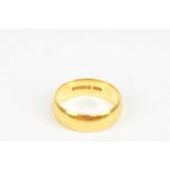 A 22ct yellow gold wedding band, size K, weight 5g.