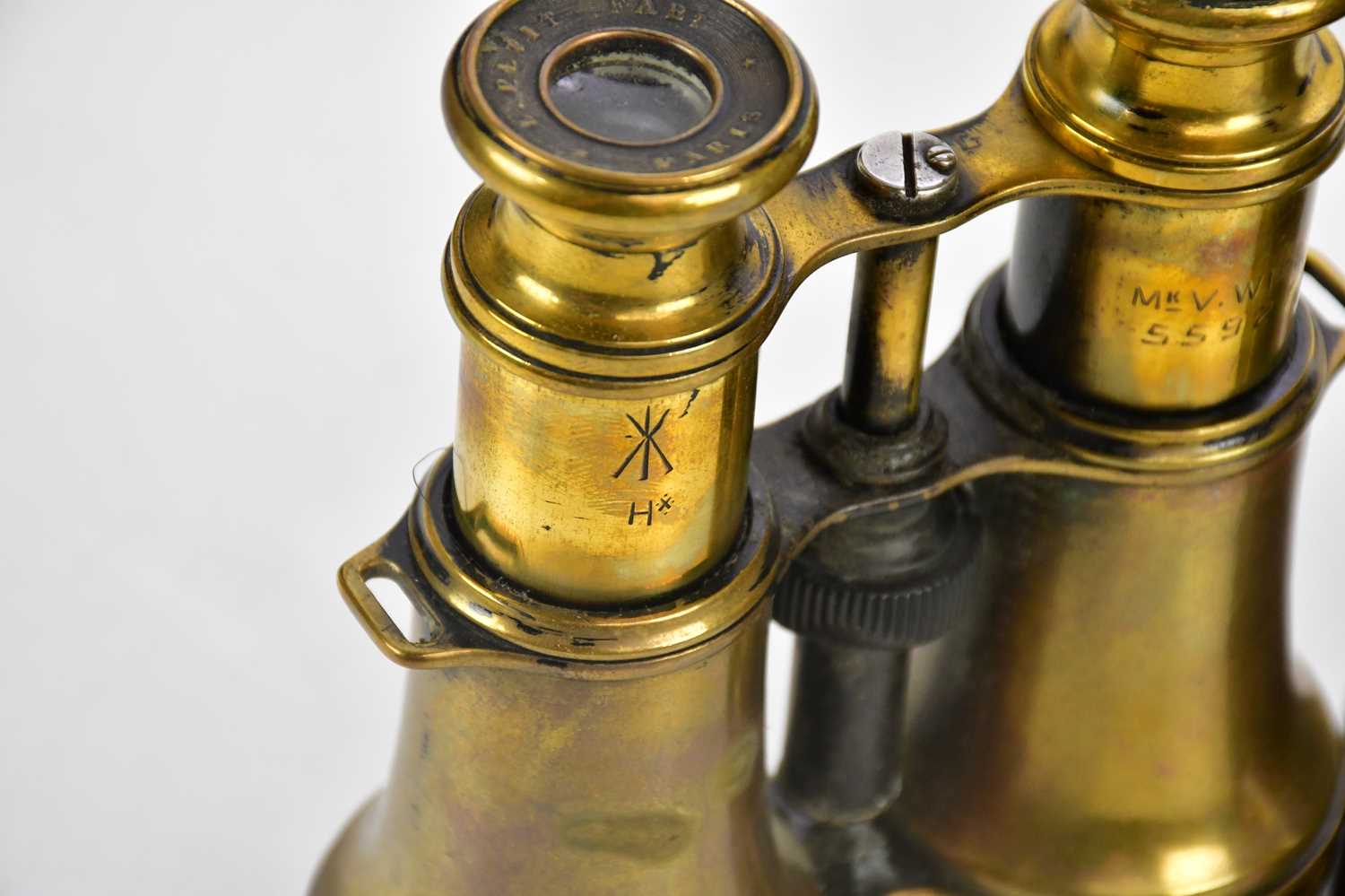 L PETIT FABT; a pair of early 20th century French brass binoculars, stamped ‘Mk V Wide’ and number - Bild 4 aus 5