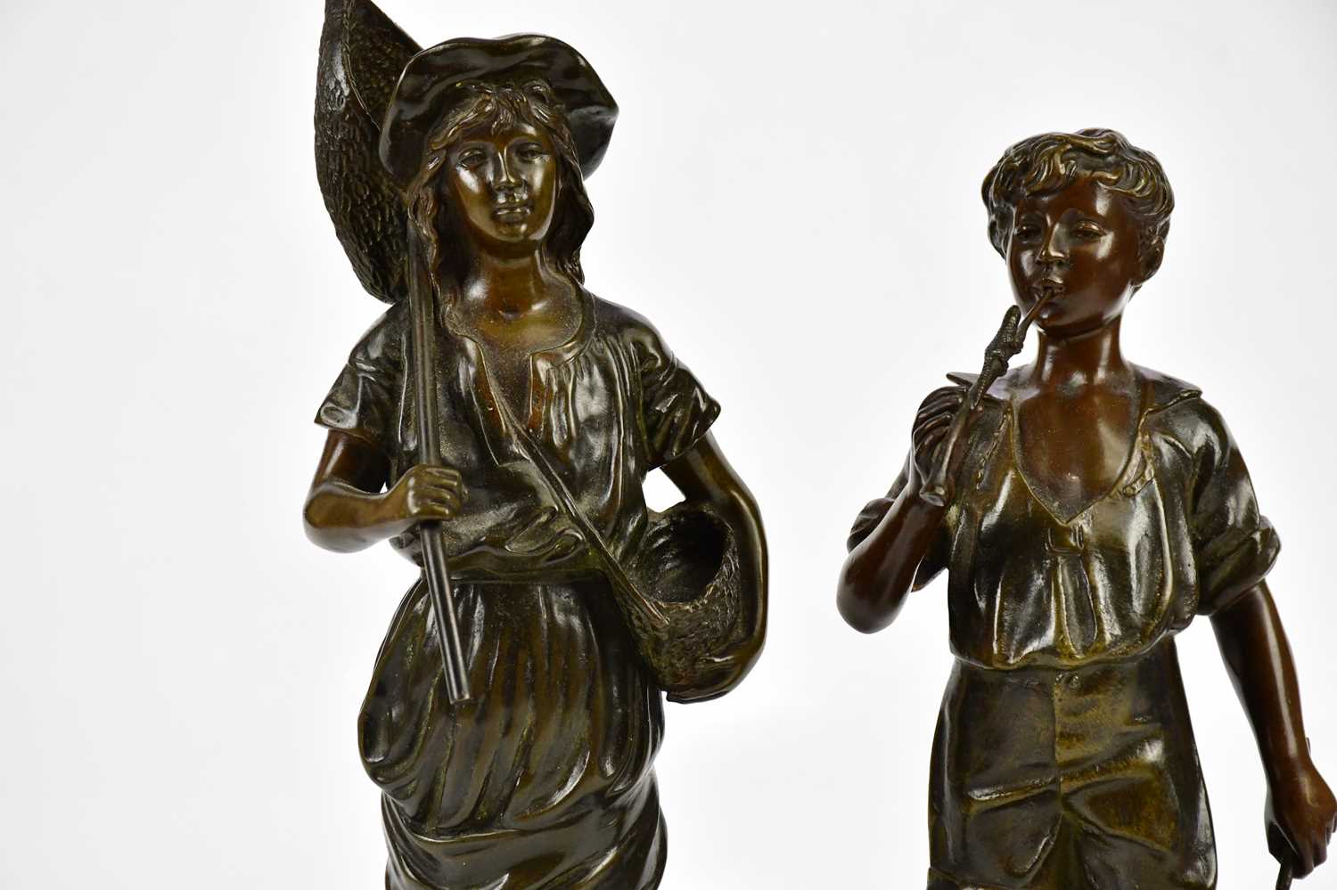J GARNIER; a bronze figure, 'Pecheuse de Crevettes', height 32cm, and a further bronze figure - Bild 2 aus 5
