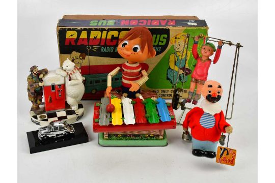 A collection of toys including a battery operated Pinocchio, a 'Long Neck the Clown', mechanical - Image 1 of 4