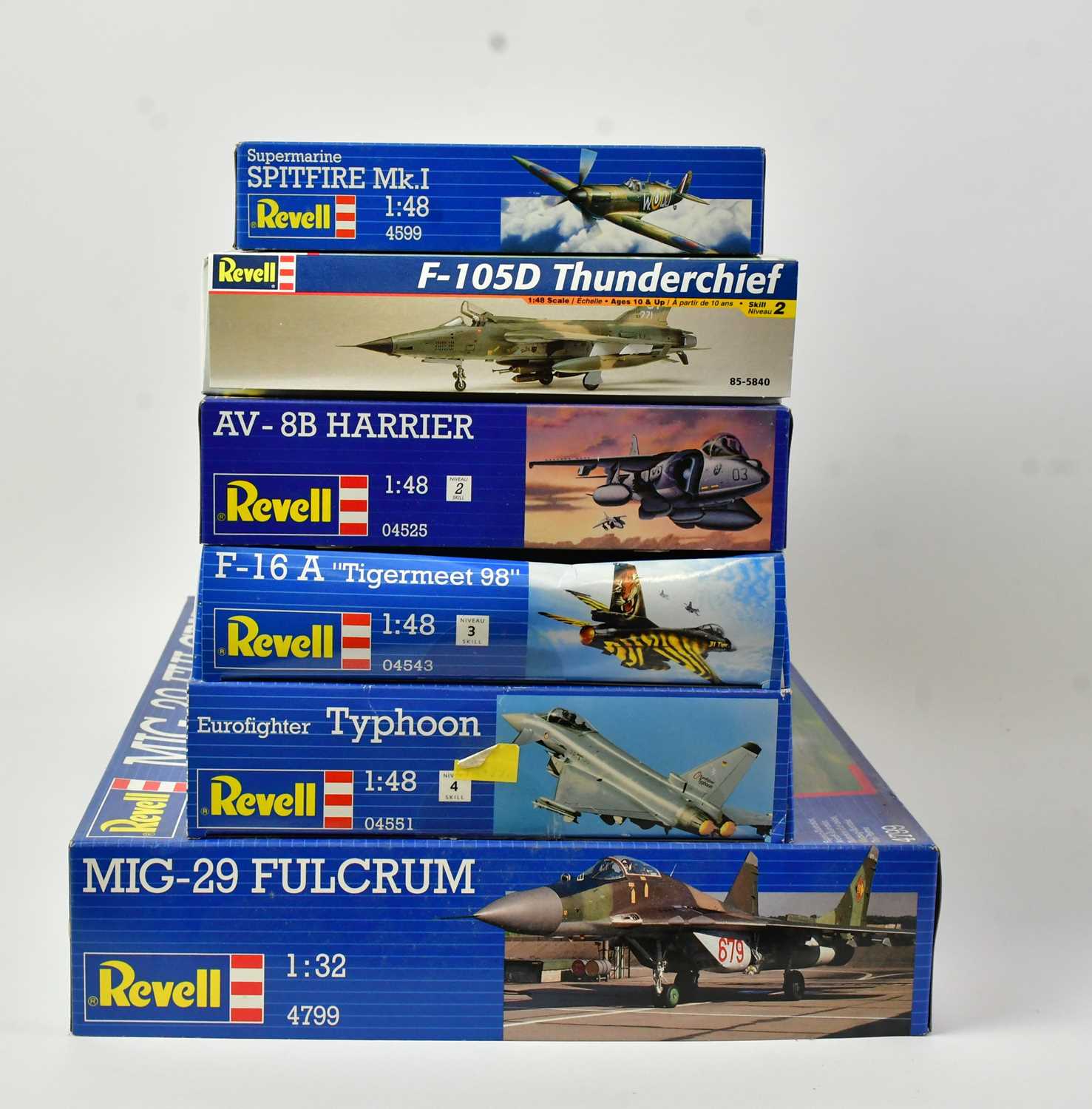 REVELL; a collection of eleven model aircraft kits to include a 4799 MiG-29 Fulcrum, a F-84G - Image 2 of 4