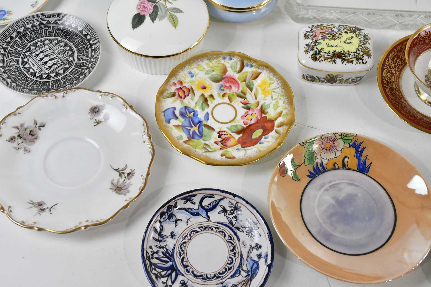 An assortment of decorative ceramics and glassware including blue and white, cut glass dressing - Image 5 of 6