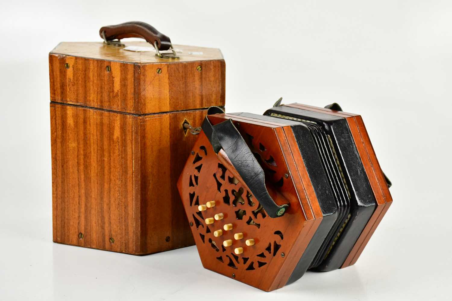 LACHENAL & CO; an early 20th century twenty-four key concertina, no. 72697, cased.