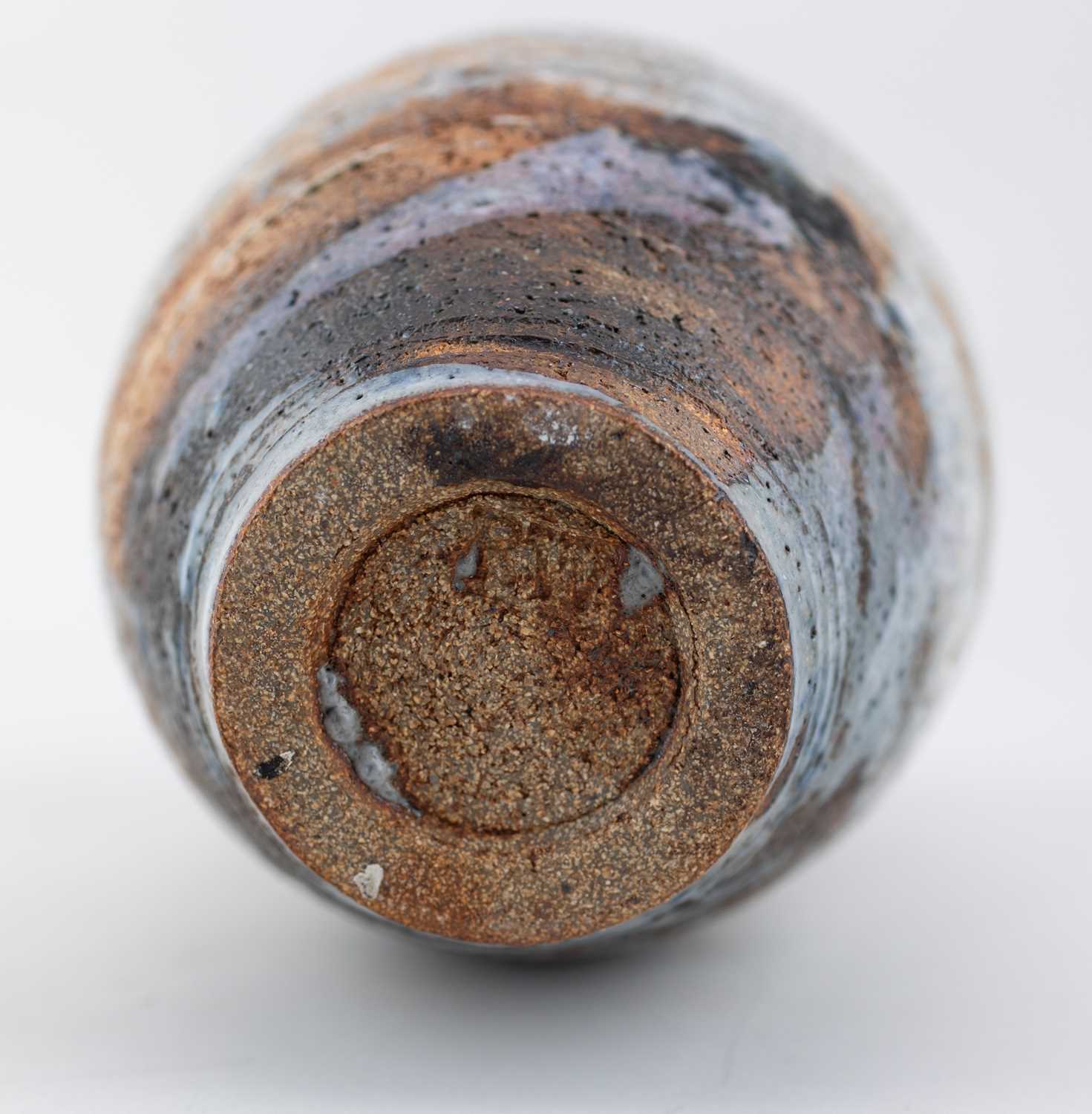 † ROBIN WELCH (1936-2019); an ovoid stoneware vessel partially covered in mottled pale grey glaze - Image 6 of 6