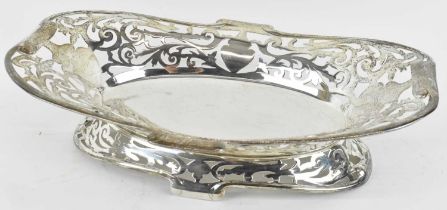 WALKER & HALL; an Edward VII hallmarked silver pierced oval dish, Chester 1907, 30 x 20cm, approx